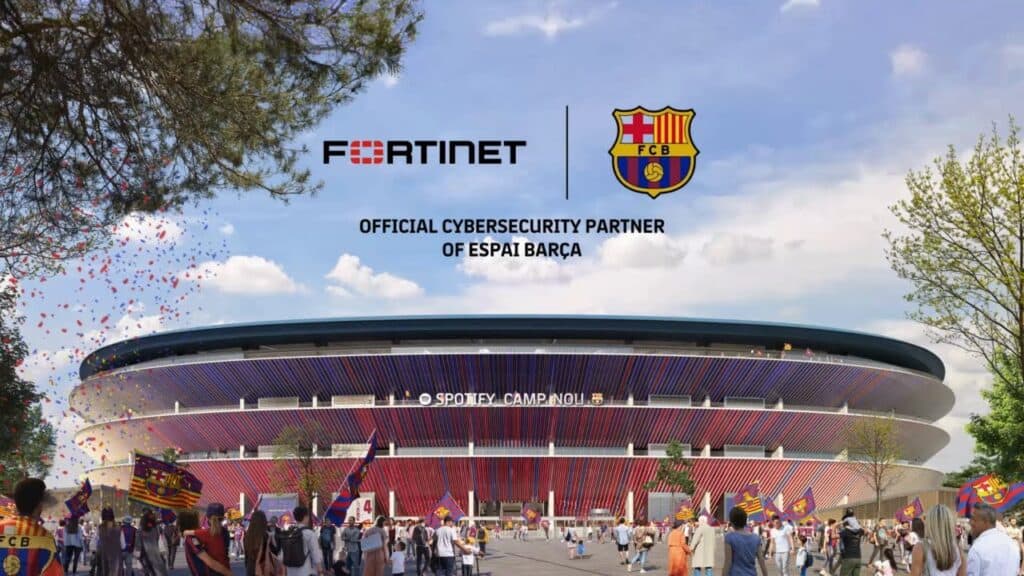 Es estado del Fc Barclona y arriba los logos del club y d Fortinet